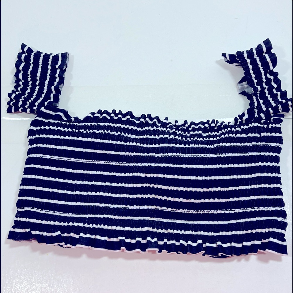 2 for $15 🔥 Exhilaration blue smocked bikini top with sleeves.